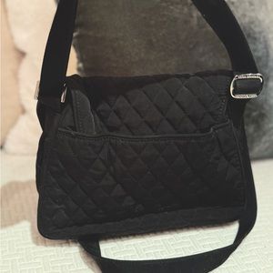 New WOT Vera Bradley Women’s Black Mid Shoulder Handbag- floral lining